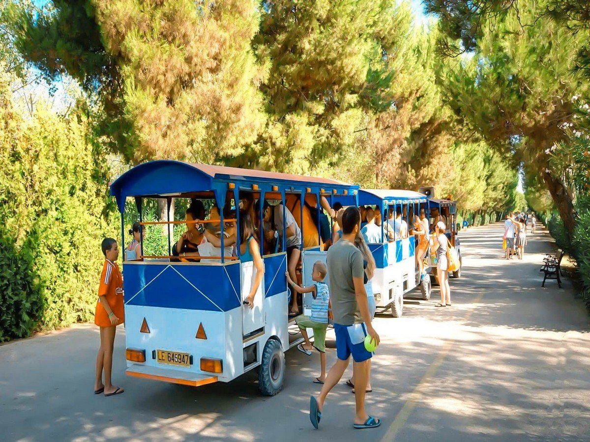 11 FUTURA CLUB ALBATROS - MARINA DI LESINA.JPG