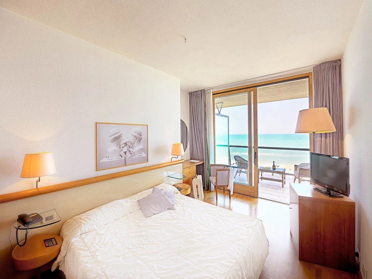 26 FUTURA STYLE GRAND HOTEL BERTI - SILVI MARINA.JPG