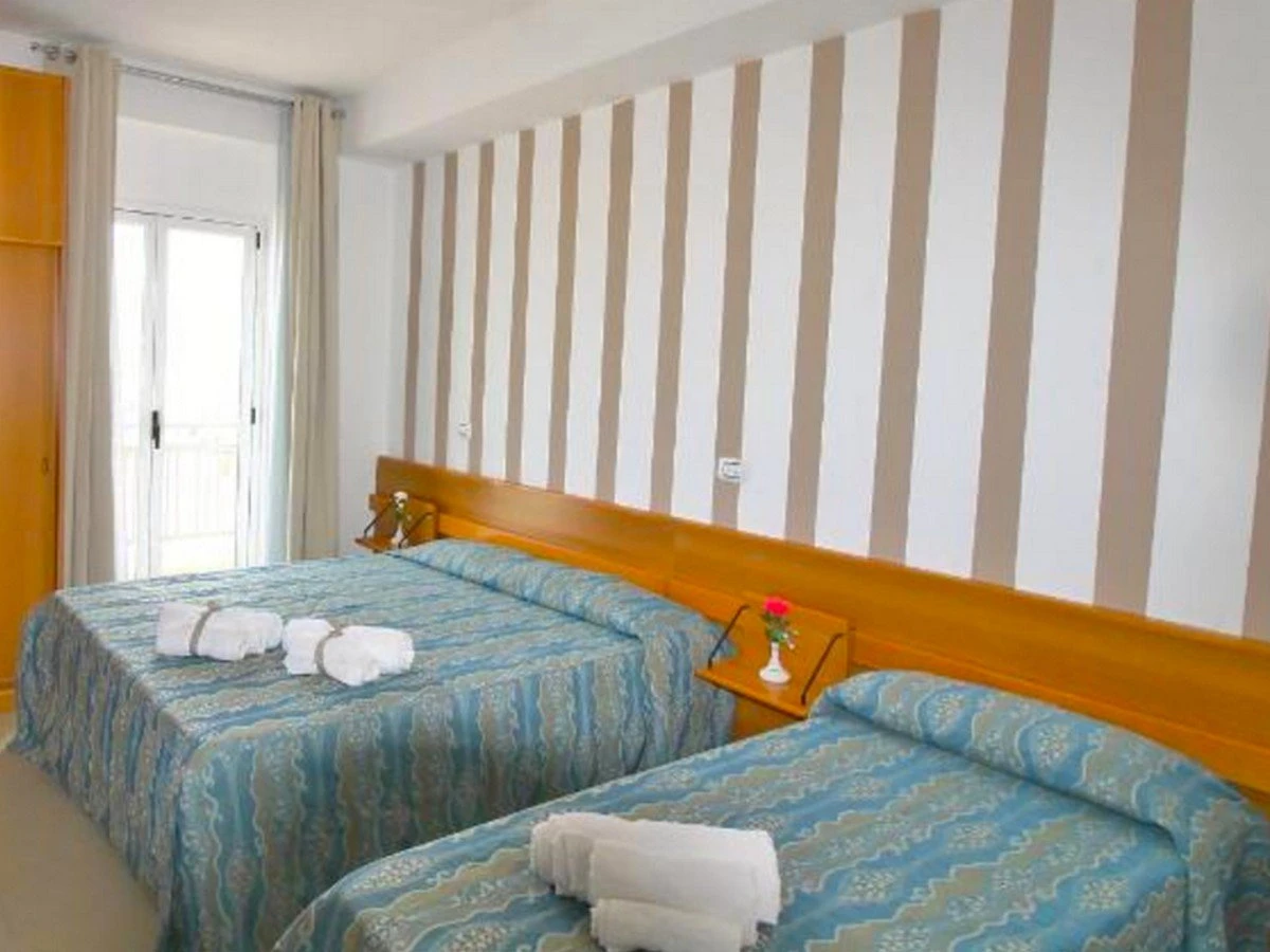alba living room hotel (14).JPG
