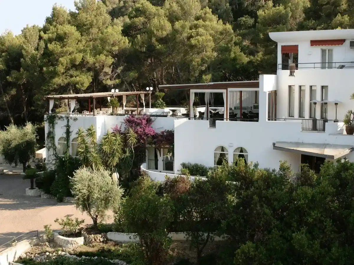 APULIA HOTEL BAIA DEI FARAGLIONI_7.JPG