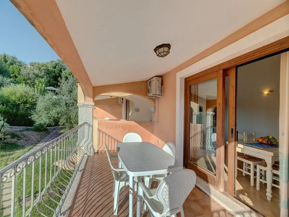 Badus-B4-Balcony.JPG