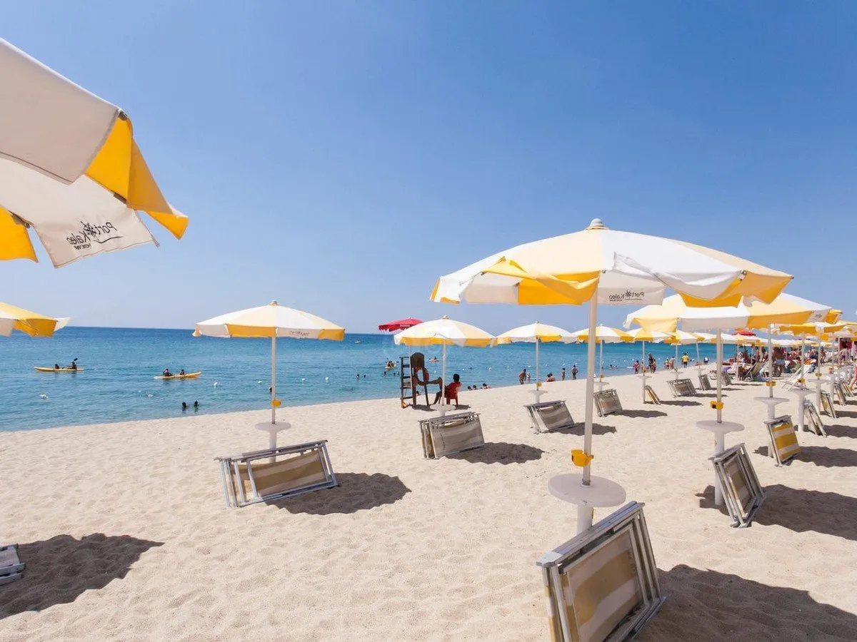 beach--v8365347.jpg