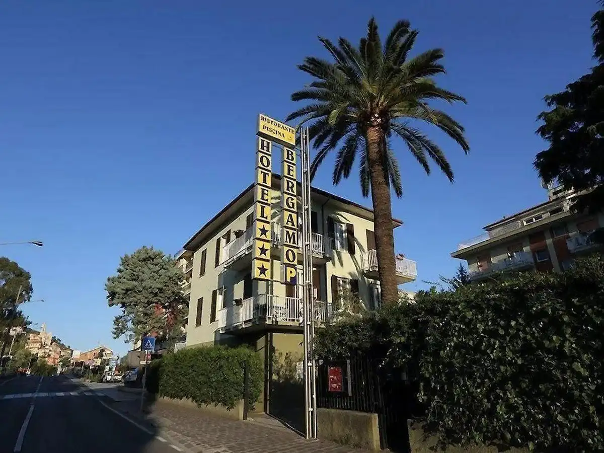 HOTEL BERGAMO DI MARE LIGURIA (12).JPG
