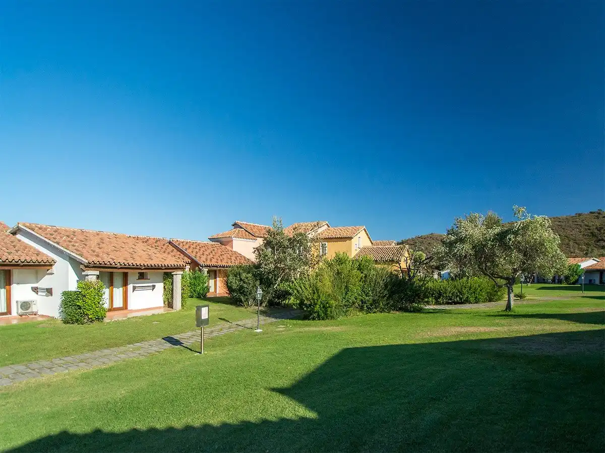 Liscia-Eldi-Resort-San-Teodoro-Sardegna-Giardino-Esterno.JPG