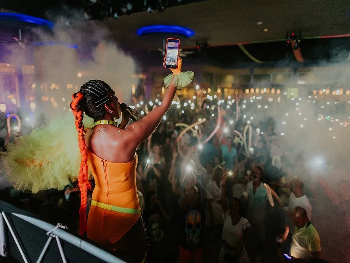 neon-party.webp